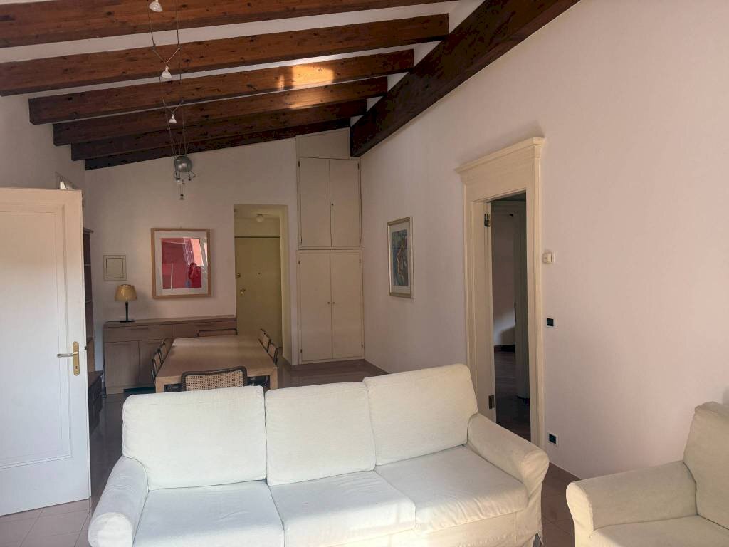 Soggiorno - Three-room apartment via Massimo d'Azeglio, Bologna (neighborhood Costa Saragozza) - photo 3