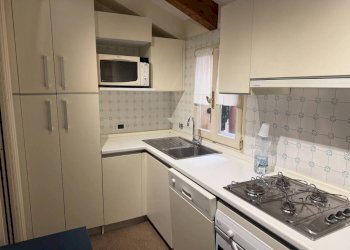 Cucina - Trilocale via Massimo d'Azeglio, Bologna (zona Costa Saragozza) - foto 5