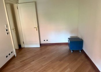 Camera da letto - Trilocale via Massimo d'Azeglio, Bologna (zona Costa Saragozza) - foto 9