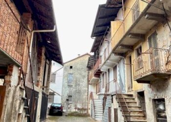 Cortile interno - Villa a Schiera Frazione Borgo, 64, Veglio - foto 32