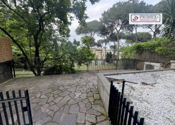 Cortile interno - Three-room apartment via degli Urali, Roma (neighborhood EUR) - photo 24