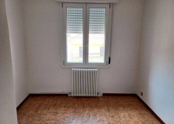 Camera da letto - Four-room apartment piazza Giuseppe Garibaldi, Terre del Reno - photo 8