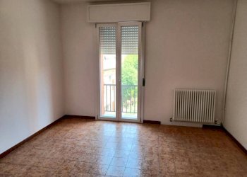 Camera da letto - Four-room apartment piazza Giuseppe Garibaldi, Terre del Reno - photo 9