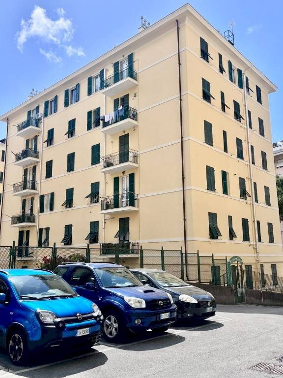 Facciata - Three-room apartment via Chiaravagna, 18, Genova (neighborhood Sestri Ponente) - photo 2