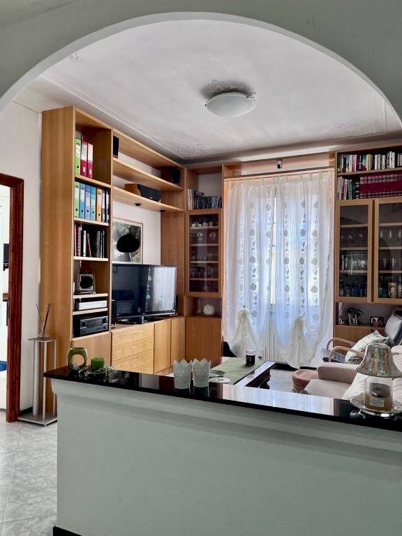 Soggiorno - Three-room apartment via Chiaravagna, 18, Genova (neighborhood Sestri Ponente) - photo 3