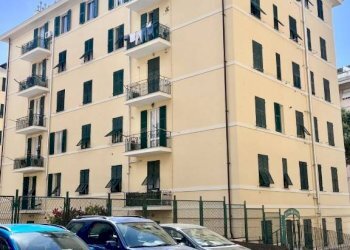 Facciata - Three-room apartment via Chiaravagna, 18, Genova (neighborhood Sestri Ponente) - photo 2