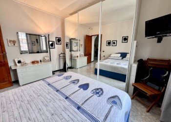 Camera da letto - Three-room apartment via Chiaravagna, 18, Genova (neighborhood Sestri Ponente) - photo 8