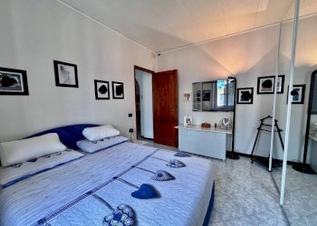 Camera da letto - Three-room apartment via Chiaravagna, 18, Genova (neighborhood Sestri Ponente) - photo 9