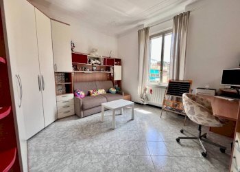 Camera da letto - Trilocale via Chiaravagna, 18, Genova (zona Sestri Ponente) - foto 14