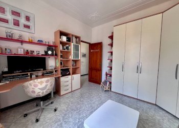 Camera da letto - Trilocale via Chiaravagna, 18, Genova (zona Sestri Ponente) - foto 15