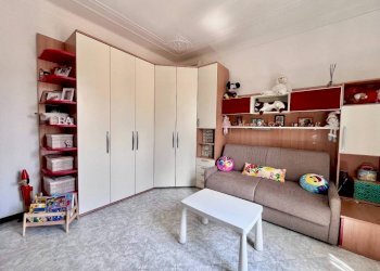 Camera da letto - Trilocale via Chiaravagna, 18, Genova (zona Sestri Ponente) - foto 16