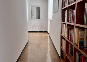 Corridoio - Two-room apartment via Giovanni Ambrogio Molfino, 8, Genova (neighborhood Sestri Ponente) - photo 4