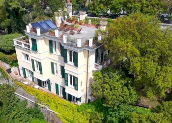 Facciata - Villa corso Carbonara, 7A, Genova (zona Principe) - foto 1