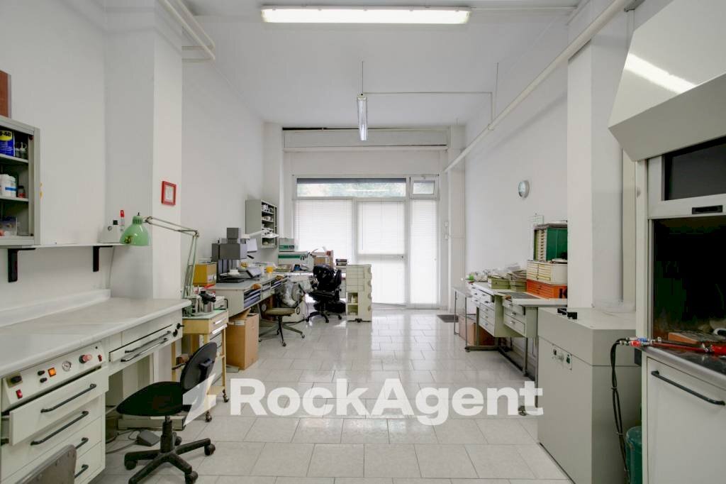 Interno non residenziale - Negozio via Olevano Romano, 228, Roma - foto 2