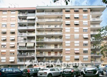 Facciata - Negozio via Olevano Romano, 228, Roma - foto 13