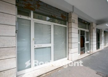 Facciata - Shop via Olevano Romano, 228, Roma - photo 17