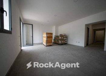 Stanza non arredata - Capannone via Predda Niedda Strada 1, 85, Sassari - foto 3