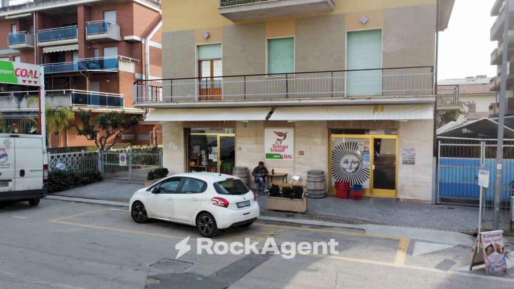 Facciata - Alimentari - Gastronomia via Trieste, 37, Alba Adriatica - foto 2