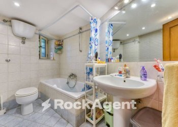 Bagno - Four-room apartment corso Vittorio Emanuele, Napoli (neighborhood Chiaia) - photo 14