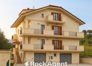 Facciata - Villa via Archimede, 61, Sant'Egidio alla Vibrata - foto 1