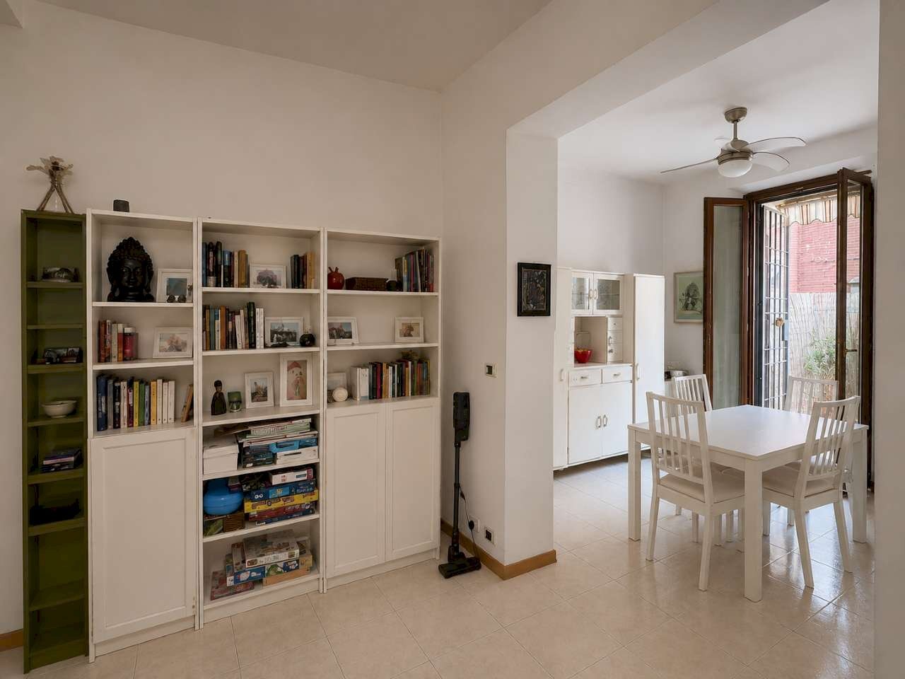 soggiorno - Appartamento via Antonio di Vincenzo, Bologna (zona Bolognina) - foto 2