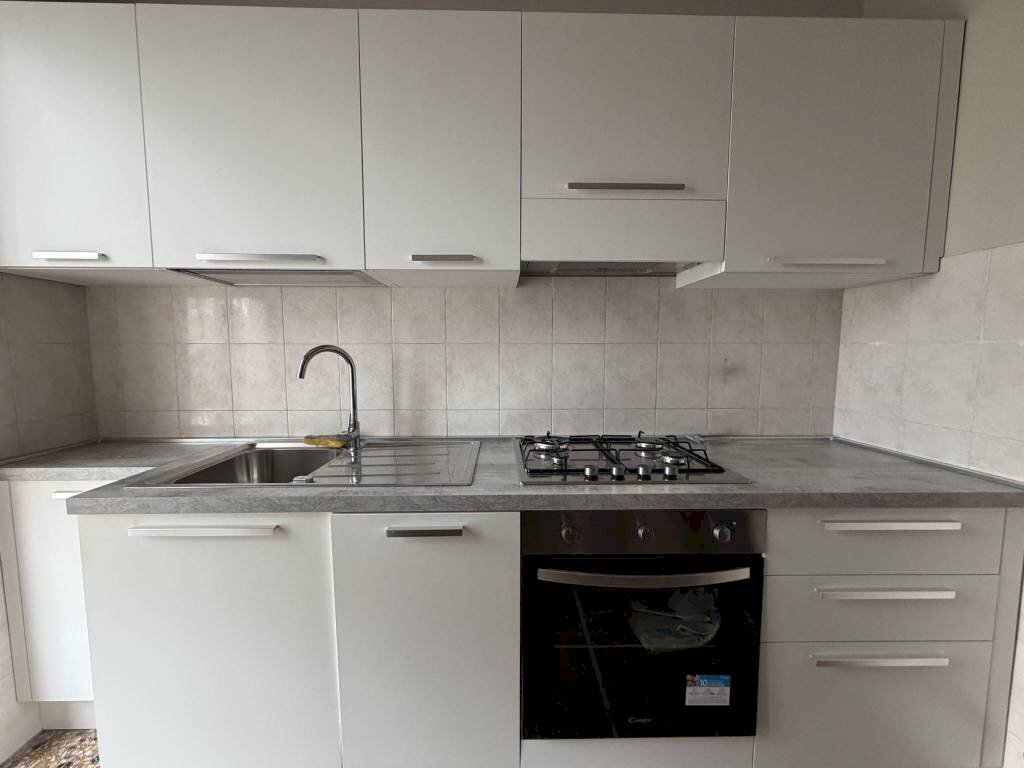 Cucina - Appartamento piazza Cristo Re, Alba - foto 2
