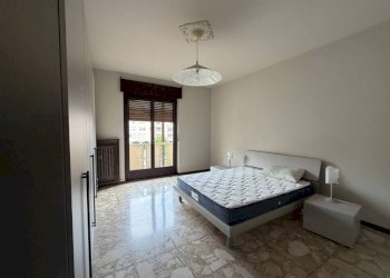 Camera da letto - Appartamento piazza Cristo Re, Alba - foto 5