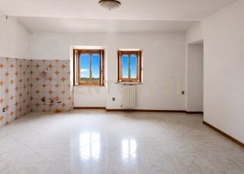 2 CUCINA - Appartamento Via del Coro 47, Piancastagnaio - foto 13