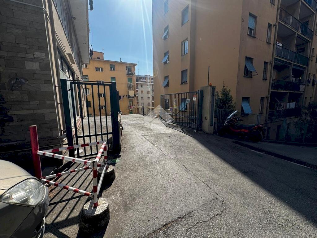 Box Corso Luigi Andrea Martinetti, Genova (neighborhood Sampierdarena) - photo 2