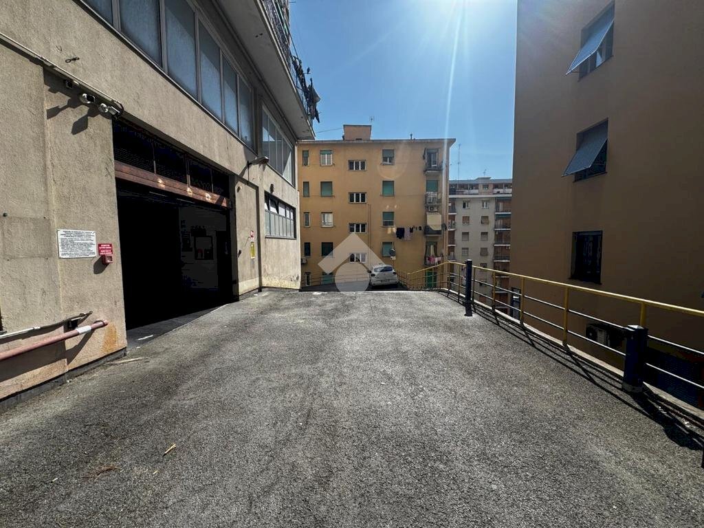 Box Corso Luigi Andrea Martinetti, Genova (neighborhood Sampierdarena) - photo 3