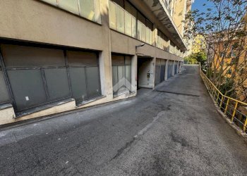 Box Corso Luigi Andrea Martinetti, Genova (neighborhood Sampierdarena) - photo 4