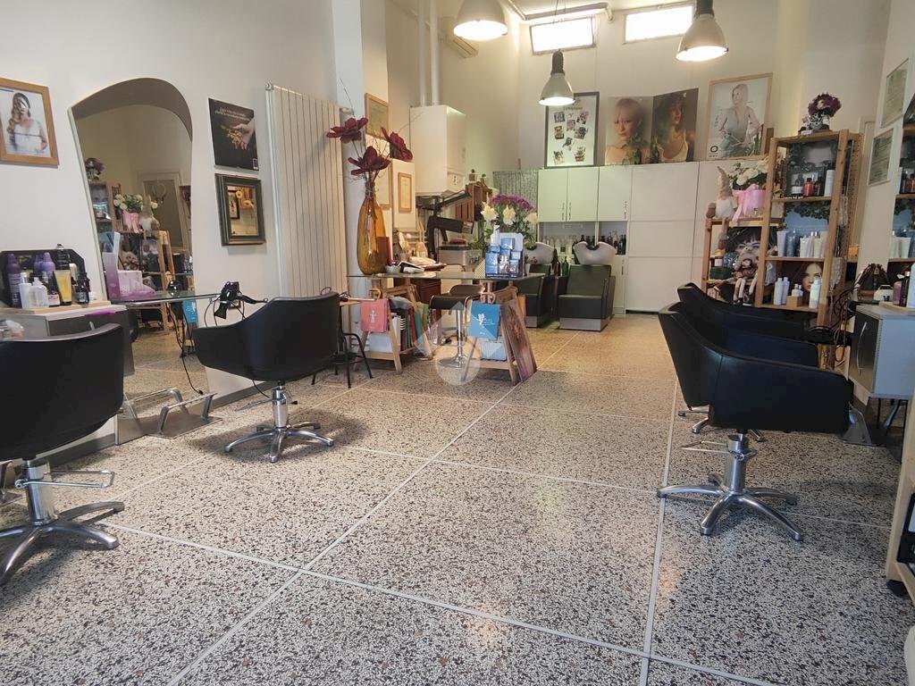 Commercial Activity Via Zacconi, Bologna (neighborhood San Donato) - photo 3
