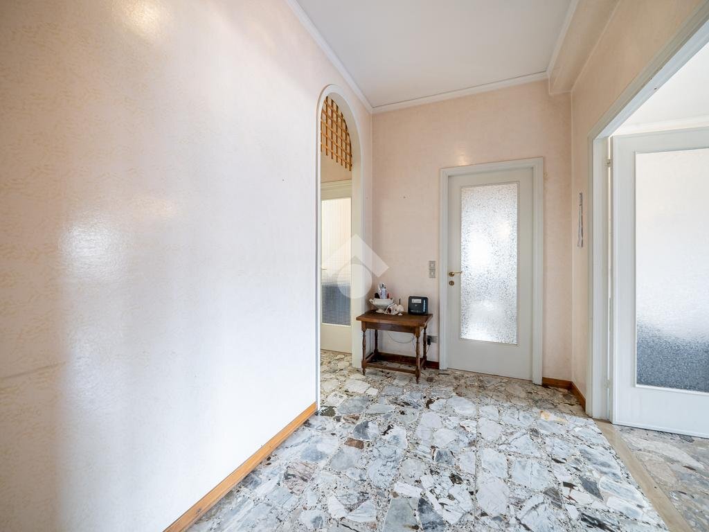Four-room apartment Via Camillo Rondani, Parma (neighborhood Centro Storico) - photo 3