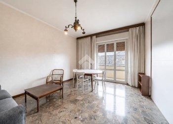 Four-room apartment Via Camillo Rondani, Parma (neighborhood Centro Storico) - photo 5