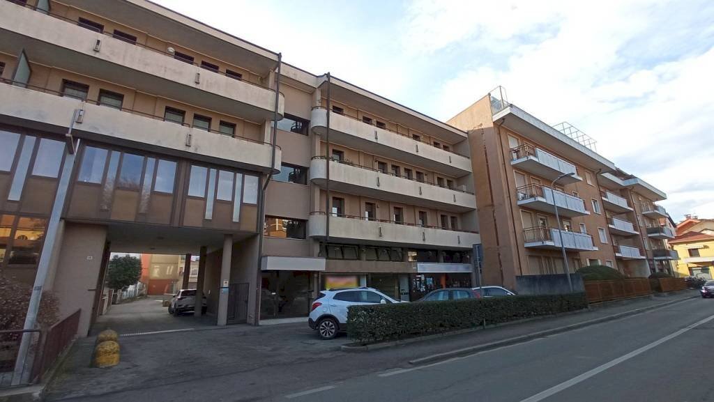 Facciata - Four-room apartment via Antonio Gramsci, 26, Borgomanero - photo 1