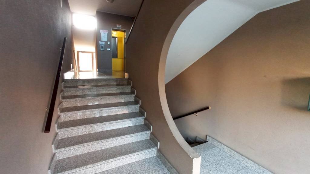 Interno palazzo - Four-room apartment via Antonio Gramsci, 26, Borgomanero - photo 3