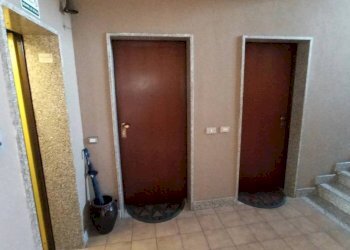 Interno palazzo - Four-room apartment via Antonio Gramsci, 26, Borgomanero - photo 4