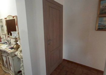 Corridoio - Four-room apartment via Antonio Gramsci, 26, Borgomanero - photo 18