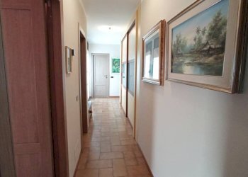 Corridoio - Four-room apartment via Antonio Gramsci, 26, Borgomanero - photo 30