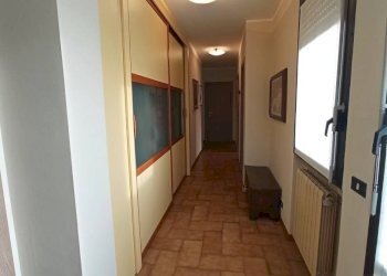 Corridoio - Four-room apartment via Antonio Gramsci, 26, Borgomanero - photo 31