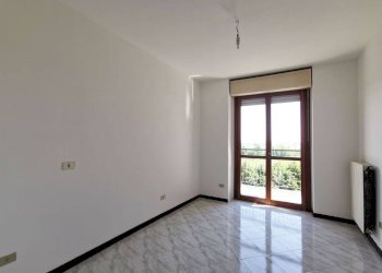 Camera da letto - Trilocale via San Marchese, 36/3, Venaria Reale - foto 16