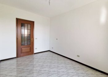 Camera da letto - Trilocale via San Marchese, 36/3, Venaria Reale - foto 22
