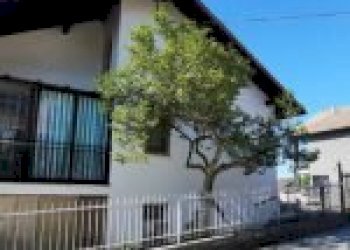 Independent house Canelli - photo 1