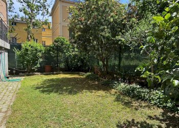 Quadrilocale VIA SAN GIOVANNI BATTISTA, Genova (zona Sestri Ponente) - foto 1