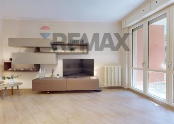 Soggiorno - Three-room apartment via Padre Banfi, Rho - photo 4