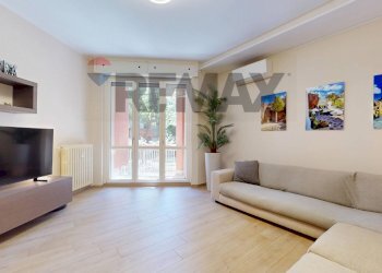Soggiorno - Three-room apartment via Padre Banfi, Rho - photo 6