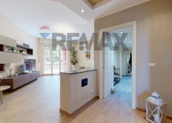 Hall / corridoio - Three-room apartment via Padre Banfi, Rho - photo 9