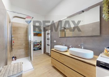 Bagno - Three-room apartment via Padre Banfi, Rho - photo 32