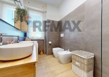Bagno - Three-room apartment via Padre Banfi, Rho - photo 33