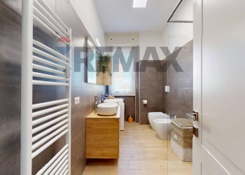 Bagno - Three-room apartment via Padre Banfi, Rho - photo 34
